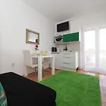 Apartment Beach Paradise Apartments *