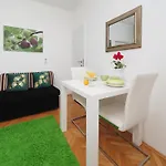 Beach Paradise Apartments Apartment