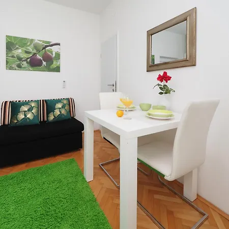 Beach Paradise Apartments Apartman