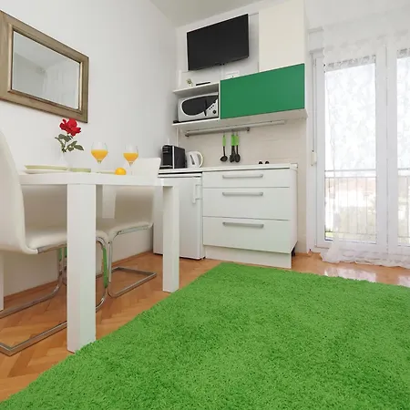 Beach Paradise Apartments Apartment