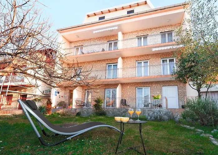 Beach Paradise Apartments Apartment